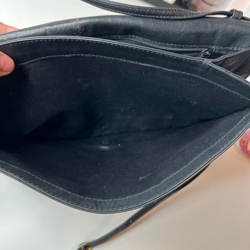 Fendi leather clutch crossbody bag, black gathered leather body with a contrasti - Picture 7 of 11